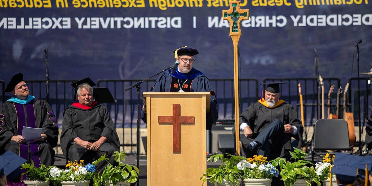 President Thomas addressing the graduates